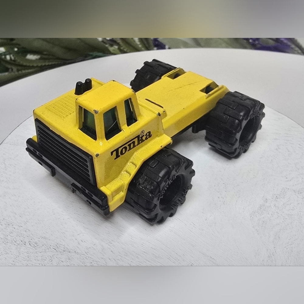 1992 Small Yellow Metal/Plastic Tonka Corp. Truck Toy [Read Details]